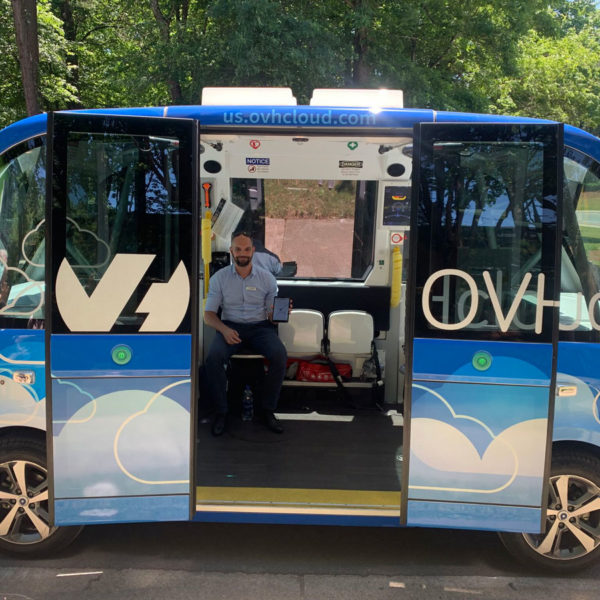 An autonomous vehicle wrapped with OVH Cloud