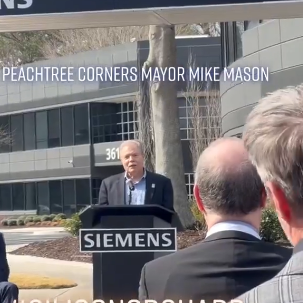 Mayor Mike Mason talking at Siemens event
